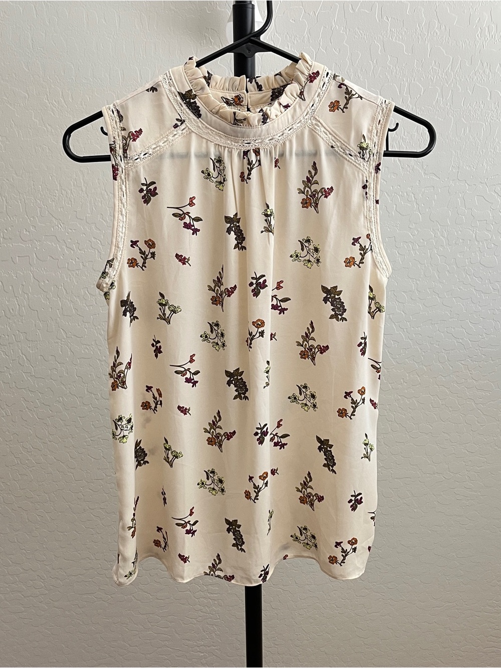 Ann Taylor Loft Floral Cream Sleeveless Chiffon Ruffled Neck Blouse